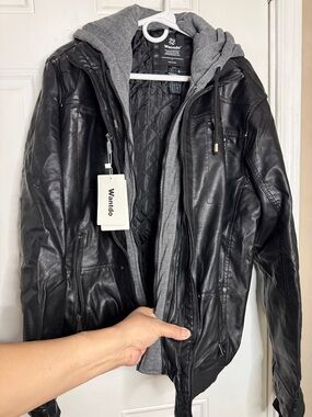 Wantdo Men's Black Faux Leather Bomber Jacket with removable Gray Hooded Liner